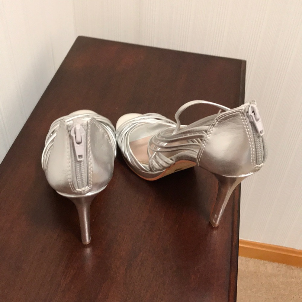 Heels - Picture 3 of 4